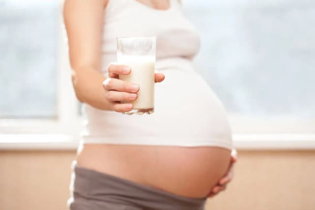 Jakie mleko w ciąży jest najlepsze dla zdrowia matki i dziecka?
